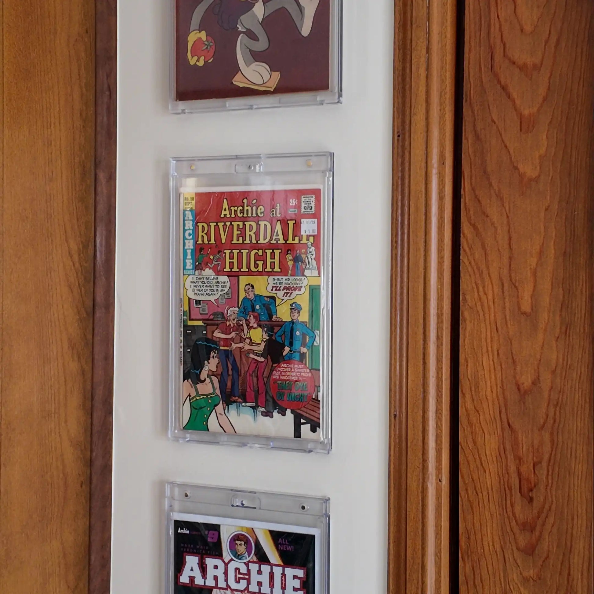 Panel view of comic books showcased in FlexDeez OneTouch wall mount